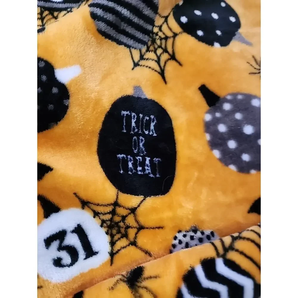 Trick Or Treat Fleece Lined 50x60 Soft Plush Throw Blanket Spider Pumpkin Skull